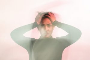 TDAH y ansiedad: cómo diferenciarlos y tratarlos de forma efectiva espacio calma mujer ansiedad