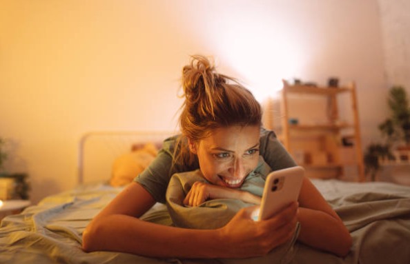 Relaciones a distancia: cómo mantenerlas, retos y claves para que funcionen espacio calma chica pareja a distancia